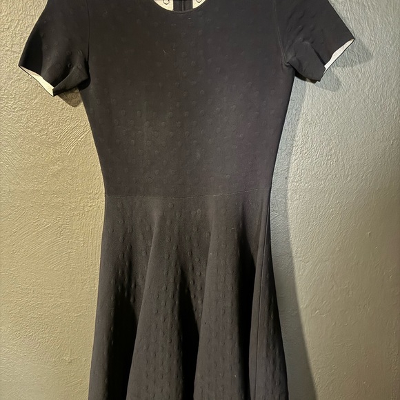 AKRIS PUNTO embossed fit and flare scuba navy dress. Size 2 - Picture 2 of 5